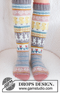 Easter Dance Socks / DROPS 229-35 - Strikkede sokker i DROPS Karisma. Arbeidet strikkes ovenfra og ned, i glattstrikk med flerfarget mønster med hjerte, kylling / påskekylling, hare / påskehare og blomst. Størrelse 35 - 43. Tema: Påske.