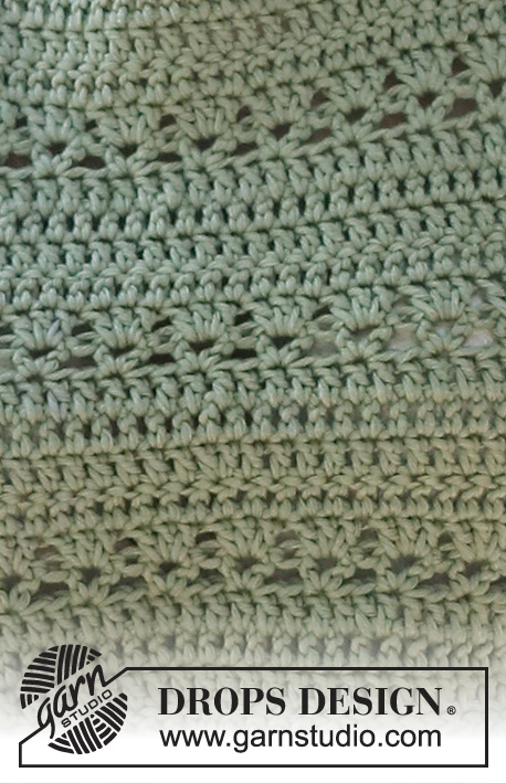 Green Island / DROPS 230-46 - Top crochetado de baixo para cima com ponto rendado e fendas nos lados, em DROPS Paris. Do S ao XXXL