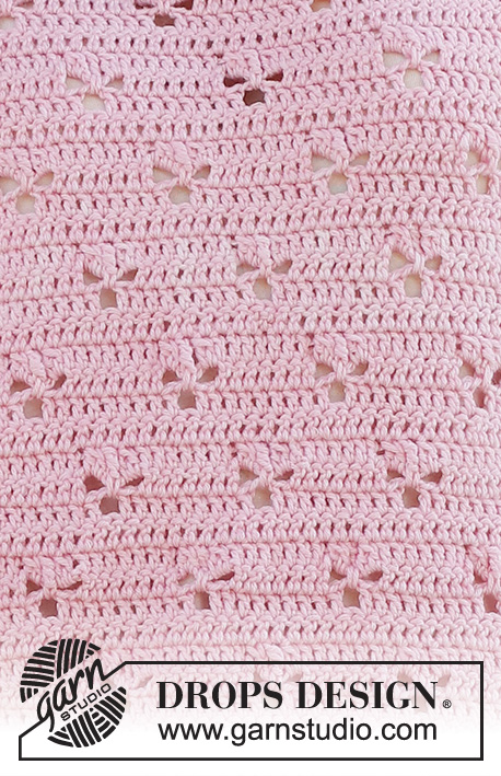 Hortense Top / DROPS 232-36 - Pulôver crochetado com mangas curtas em DROPS Cotton Merino. Crocheta-se de cima para baixo, em ponto rendado. Do S ao XXXL.