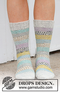 Sunset Dance Socks / DROPS 234-70 - Kötött zokni DROPS Fabel fonalból. A darabot fentről lefelé irányban készítjük, tört rizsmintával. 35 - 43-as méretben