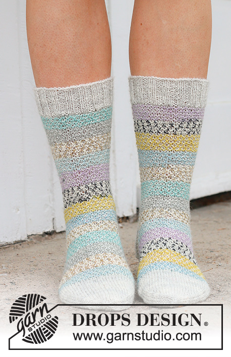 Sunset Dance Socks / DROPS 234-70 - Knitted socks in DROPS Fabel. The piece is worked top down, with broken moss stitch. Sizes 35 – 43 = US 4 1/2 – 12 1/2.