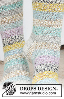 Sunset Dance Socks / DROPS 234-70 - Gestrickte Socken in DROPS Fabel. Die Arbeit wird von oben nach unten mit unterbrochenem Perlmuster gestrickt. Größe 35 – 43.