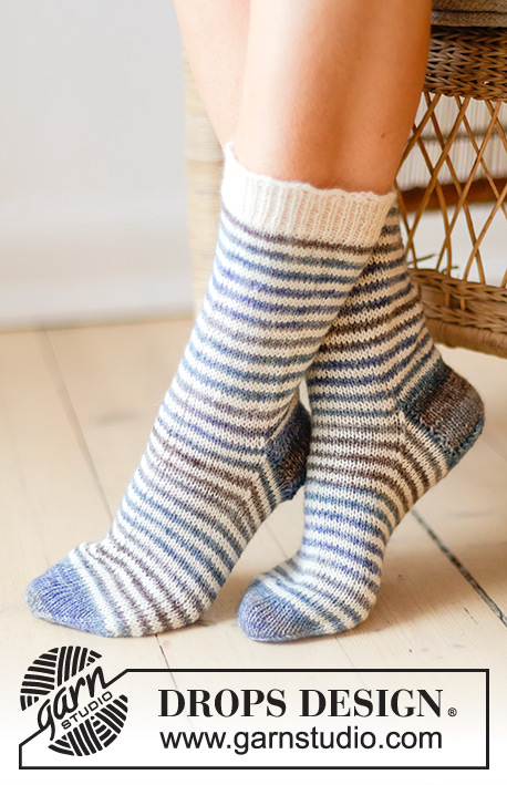 Nicely Nautical / DROPS 238-27 - Knitted socks in DROPS Fabel. Piece is knitted top down in stockinette stitch with picot edge and stripes. Size 35 to 43 = US 4 1