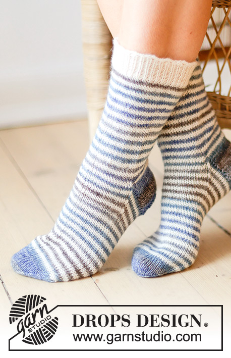 Nicely Nautical / DROPS 238-27 - Knitted socks in DROPS Fabel. Piece is knitted top down in stockinette stitch with picot edge and stripes. Size 35 to 43 = US 4 1