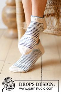 Wave Dancer / DROPS 238-28 - Knitted socks / ancle socks in DROPS Fabel. Piece is knitted top down in stocking stitch and stripes. Size 35 to 43