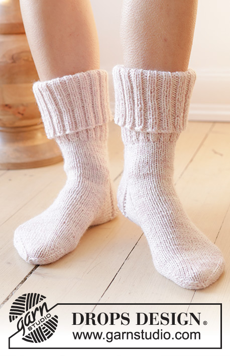 Splash into Spring / DROPS 238-35 - Knitted socks in 2 strands DROPS Nord. The piece is worked top down with rib and stocking stitch. Sizes 35 - 43.