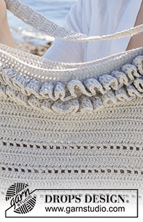 The Fringe Bag / DROPS 238-6 - Saco crochetado em DROPS Cotton Light. Crocheta-se de cima para baixo com ponto rendado e folhos.
