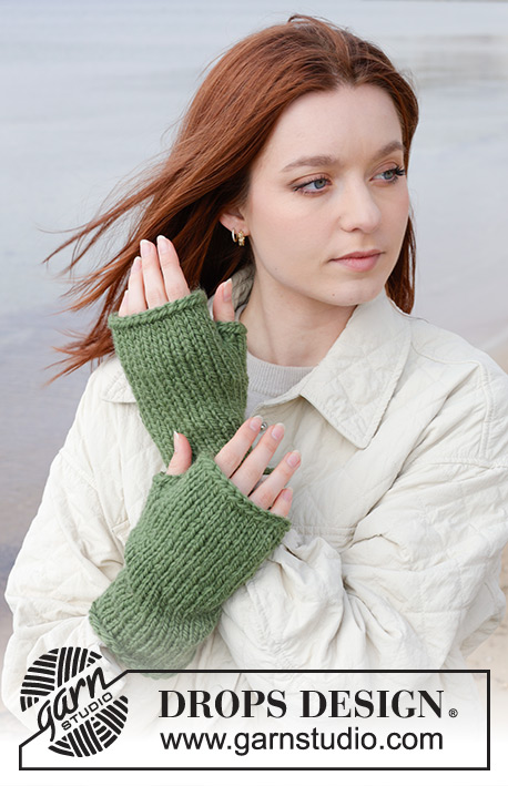 Irish Lass / DROPS 242-51 - Knitted wrist-warmers in DROPS Andes. The piece is worked in the round with stocking stitch.