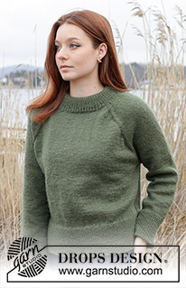 Sea Maiden Sweater / DROPS 244-18 - Stickad tröja i DROPS Karisma. Arbetet stickas uppifrån och ner i slätstickning med dubbel halskant, raglan och sprund i sidorna. Storlek S - XXXL.