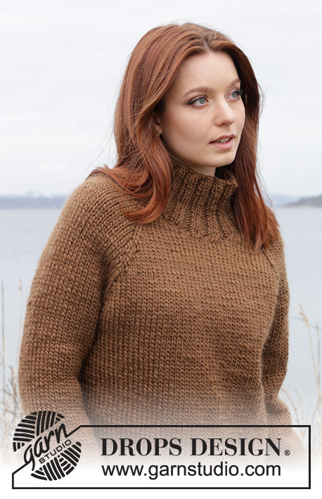 Autumn Amber Sweater / DROPS 244-25 - Pull tricoté de haut en bas en DROPS Snow. Se tricote en jersey, avec emmanchures raglan et col montant. Du S au XXXL.