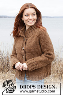 Autumn Amber Cardigan / DROPS 244-26 - Veste tricotée de haut en bas en DROPS Snow. Se tricote en jersey avec emmanchures raglan et col montant. Du S au XXXL.