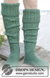 To the Forest / DROPS 244-33 - Strikkede sokker med glattstrikk og vrangbord i DROPS Nord og DROPS Kid-Silk. Størrelse 35 – 43.