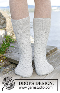 Free patterns - Women's Socks & Slippers / DROPS 244-40