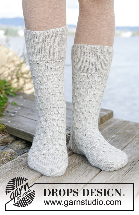 Step into Winter / DROPS 244-40 - Knitted socks with honeycomb pattern in DROPS Fabel. Sizes 35 – 43 = US US 4 1/2.