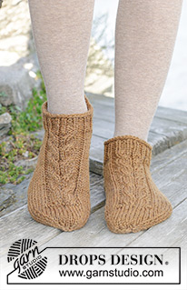 Sunset Point / DROPS 244-42 - Kotníkové ponožky pletené z příze DROPS Alaska. Velikost 35 – 43. 
