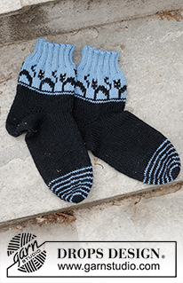 Spooky Evening Socks / DROPS 244-45 - DROPS Karisma lõngast varvastest üles kootud lühendatud ridadega kannaga, kassidega mustriga sokid Halloweeniks suurustele 35 kuni 43.