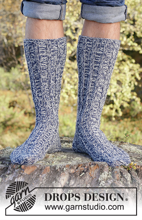 Hiker's Rest Socks / DROPS 246-37 - Meias tricotadas para homem, com 2 fios DROPS Fabel. Tricotam-se de cima para baixo, em canelado. Do 38 ao 46.