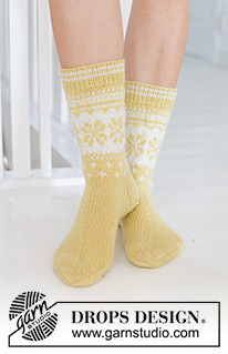 Easter Promenade Socks / DROPS 247-21 - Chaussettes tricotées en DROPS Nord. Se tricotent de haut en bas, avec jacquard nordique avec talon type rabat. Du 35 au 43. Thème: Pâques.