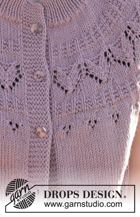 Plum Love Cardigan / DROPS 248-30 - Casaco de mangas curtas tricotado de cima para baixo em DROPS Muskat. Tricota-se com gola dobrada, encaixe arredondado e ponto rendado. Do S ao XXXL.
