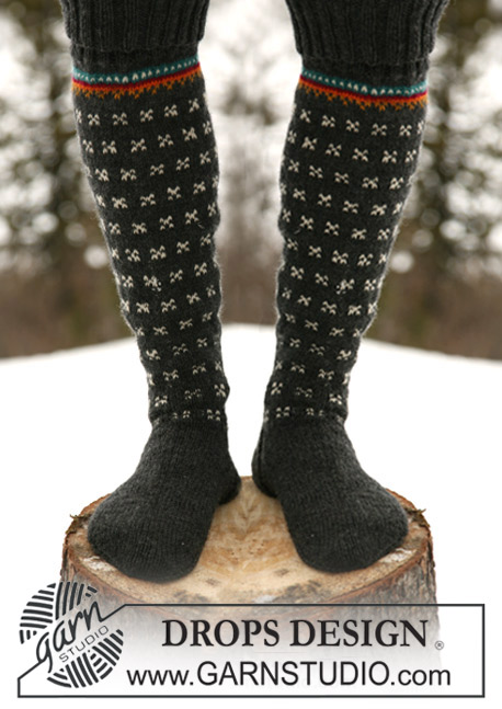 Henrik / DROPS 52-2 - Męski lub damski sweter na drutach z rękawiczkami w komplecie, z żakardem norweskim, z włóczki DROPS Karisma Superwash