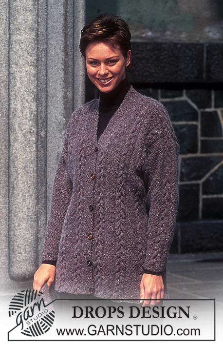 DROPS 54-9 - Rozpinany sweter na drutach, z dekoltem V i z warkoczami, z włóczki DROPS ANGORA TWEED. W wersji krótkiej lub długiej. Od S do L.