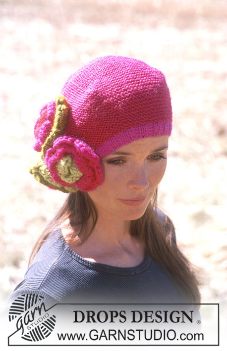 DROPS 93-45 - Hat with crocheted blossoms in Karisma Superwash and Snow