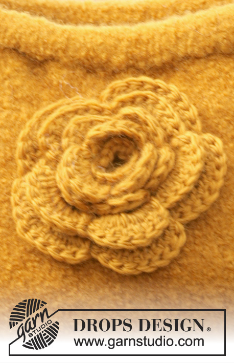 DROPS 98-50 - Bolsa DROPS em lã feltrada com flor em croché em “Alaska” 