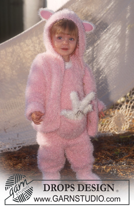 Lapin Rose / DROPS Baby 10-2 - Kombinezon i rozpinany sweter na drutach, z włóczek DROPS Pelliza i Baby-Ull, maskotka królik na drutach z włóczki DROPS Pelliza