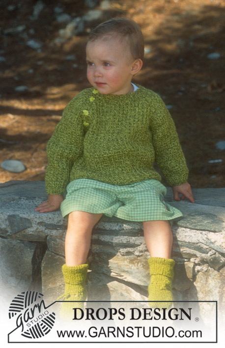 DROPS Baby 10-25 - Strikket sett med jakke eller genser og sokker til baby og barn i DROPS Alpaca. Arbeidet strikkes med strukturmønster. Størrelse 1 mnd - 4 år.