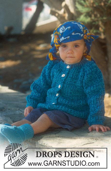DROPS Baby 10-25 - Sweter przez głowę, rozpinany sweter i kapcie na drutach, z włóczki DROPS Alpaca