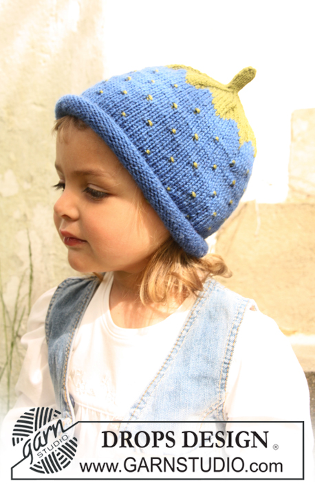 Berry Bonnet / DROPS Baby 10-26 - Knitted blueberry and strawberry hat in DROPS Karisma Superwash size 0/6 month–8 years.