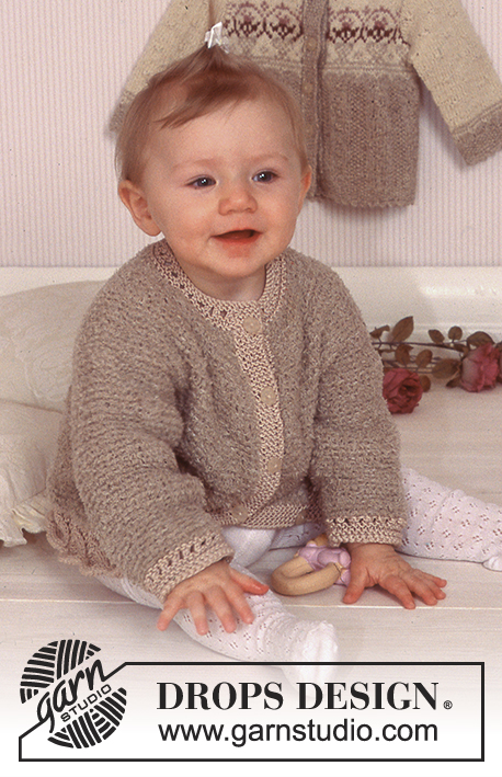 Baby Willow Jacket / DROPS Baby 11-18 - Strikket jakke til baby i DROPS Cotton Frisé og DROPS Muskat. Arbejdet strikkes med rundt bærestykke, hulmønster og retstrik. Størrelse 1 mnd - 2 år.