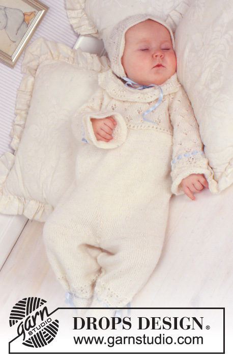 Angel Kissed / DROPS Baby 11-30 - Babygrow em tricô com ponto rendado em DROPS BabyAlpaca Silk. Tamanhos: 1-9 meses