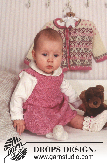 Sweet Rosie / DROPS Baby 11-4 - Sukienka i skarpetki na drutach, ze ściegiem ażurowym, z włóczki DROPS BabyMerino