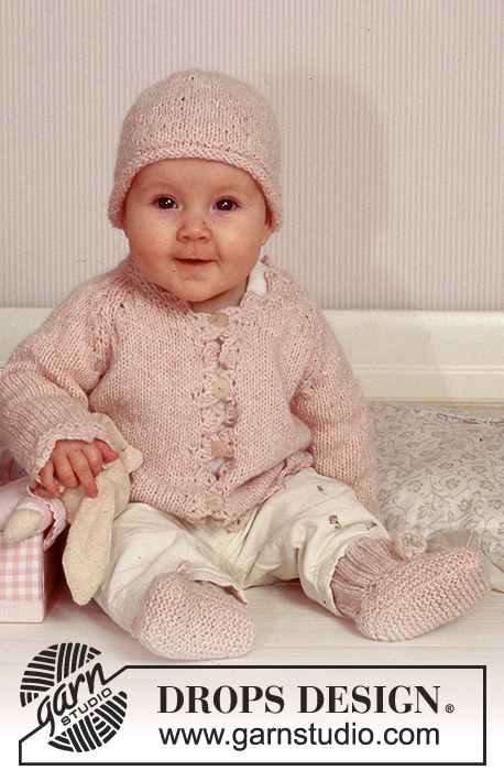 Little Petal / DROPS Baby 11-5 - Veste tricotée pour bébé avec emmanchures raglan et bordures au crochet, Bonnet et Chaussons tricotés en DROPS Merino Extra Fine. Du 1 au 24 mois.