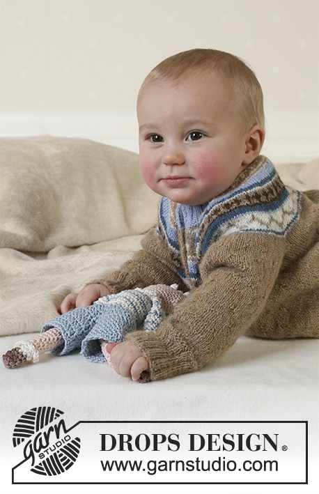 Leonard / DROPS Baby 13-15 - Knitted jacket, tube socks and soft toy in DROPS Alpaca.