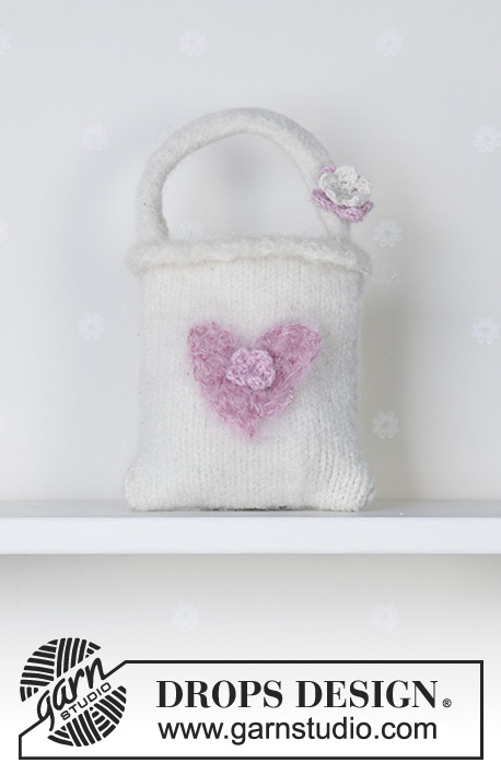 Heartfelt / DROPS Baby 13-35 - Felted bag in DROPS Alaska with a heart and a flower in DROPS Vienna or DROPS Melody for children