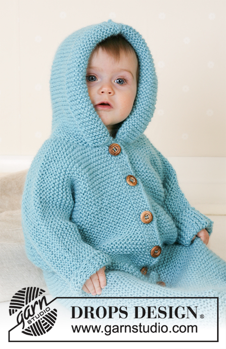 Dreamy Bluebell / DROPS Baby 14-14 - Saco de dormir con capucha en punto musgo, tejido en DROPS Alpaca. Tallas para bebés y niños, 1 mes a 4 años.