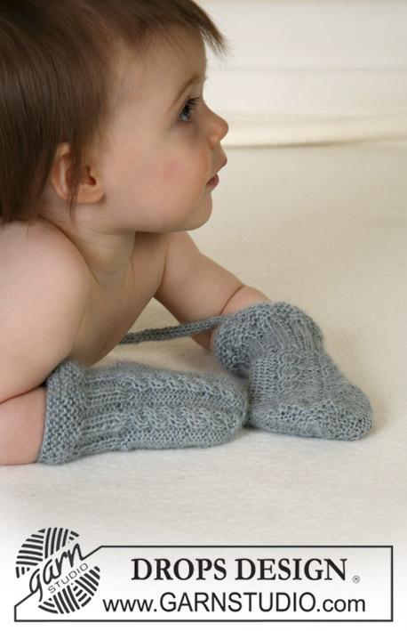 DROPS Baby 14-18 - Rukavice – palčáky s copánkovým vzorem pletené z  příze DROPS Alpaca. Velikosti pro miminka i děti, od 1 měsíce do 4 let. 