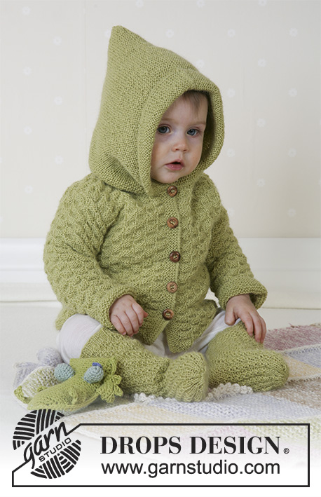 Green Leaf / DROPS Baby 14-3 - Cardigan lavorato ai ferri con cappuccio, tuta e calze a tubo in DROPS Alpaca. Taglie per neonati e bambini da 1 mese a 4 anni.