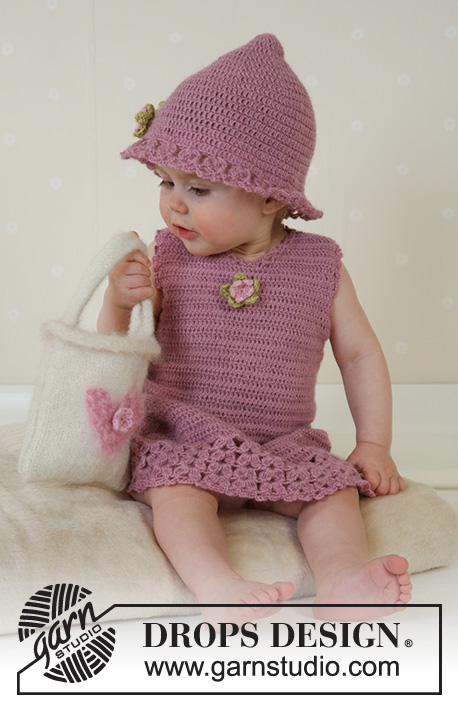 Little Miss Berry / DROPS Baby 14-4 - Šaty a klobouk háčkované z příze DROPS Alpaca. Plstěná kabelka pletená z příze DROPS Alaska. Velikosti pro miminka i děti, od 1 měsíce do 4 let. 