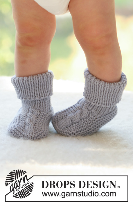 Little Gent / DROPS Baby 17-9 - Conjunto de colete com tranças e meias tricotado em DROPS Merino Extra Fine para bebés e crianças 