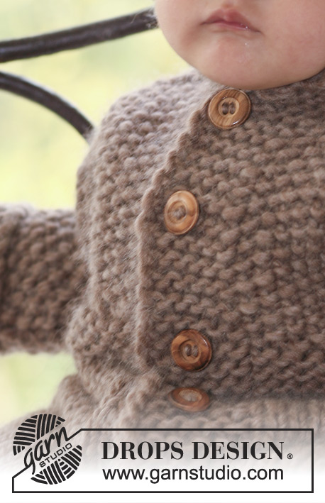 Hazelnut / DROPS Baby 18-2 - Knitted bunting bag in DROPS Snow, DROPS Wish or DROPS Andes