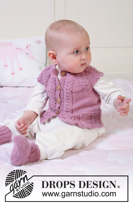 Sweet Greta / DROPS Baby 19-18 - Set of knitted vest with raglan sleeves and cables plus booties for baby and children in DROPS Alpaca