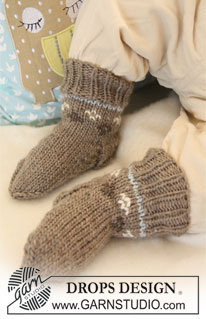 First Snow / DROPS Baby 19-2 - Souprava: dětský raglánový kabátek s kruhovým sedlem, čepice a ponožky s norským vzorem pletené z příze DROPS Merino Extra Fine 