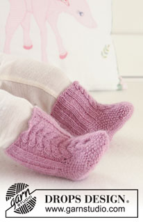 Little Chestnut Socks / DROPS Baby 19-23 - Knitted booties with cables for baby and children in DROPS Alpaca