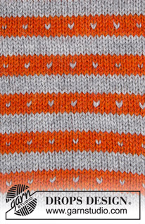 Hello Stripes / DROPS Baby 19-3 - Ensemble au tricot pour bébé et enfant: Pull au tricot avec pois, rayures et emmanchures raglan; pantalon et chaussettes au tricot, en DROPS Fabel.