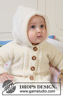 Little Pixie / DROPS Baby 19-5 - Chaqueta en punto de arroz tejida en una pieza con capucha, patrón texturado y torsadas para bebé y niños en DROPS Merino Extra Fine

