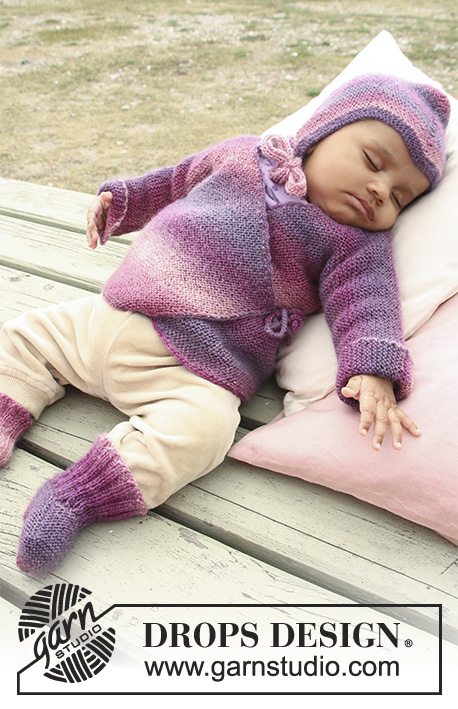 Sweet Evelina / DROPS Baby 20-1 - DROPS Delight lõngast kootud ripskoes beebi ja laste hõlmikkampsun, sokid ja müts 