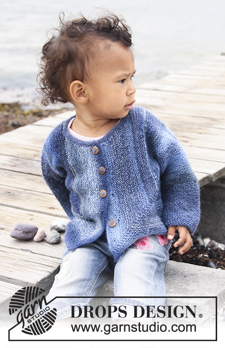 Tamzyn / DROPS Baby 20-15 - Dětský kabátek pletený vroubkovým vzorem z příze DROPS Delight

